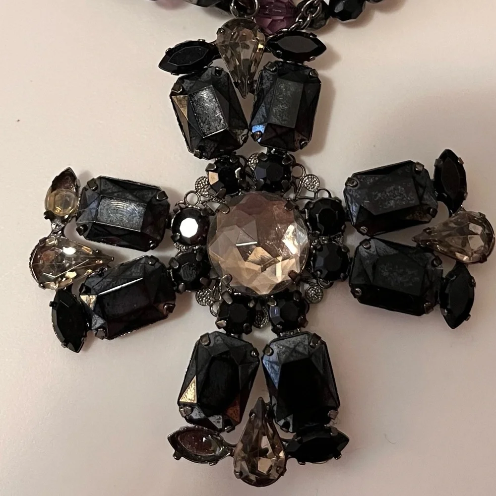 Stunning, dark blue black and purple, multi strand cross neck… - Picture 3 of 17